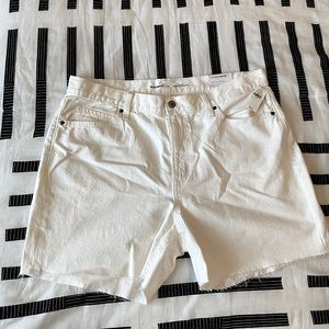 Old Navy | WHITE - Slouchy Stretch Cut of Jean denim Shorts NWT